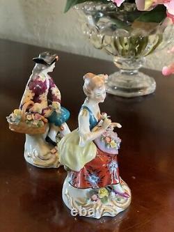 ANTIQUE Sitzendorf c. 1902-1954 Man Woman Couple Pair Flowers Porcelain Figurine