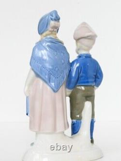 Germany Children Hold Hands With Costumes Figurine Porcelain Vintage LIPPELSDORF