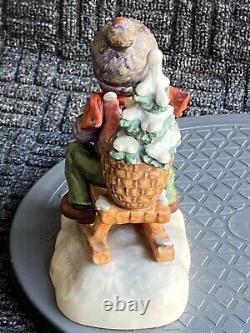 Goebel Hummel Vintage 1971 Ride Into Christmas Figurine #396TMK5 FigurineMINT