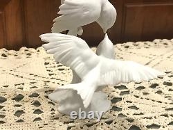 KAISER BOCHMANN TITMICE Group Kiss LOVEBIRDS Vintage Porcelain Bisque FIGURINE