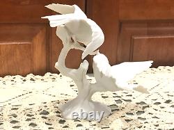 KAISER BOCHMANN TITMICE Group Kiss LOVEBIRDS Vintage Porcelain Bisque FIGURINE