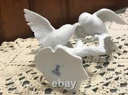 KAISER BOCHMANN TITMICE Group Kiss LOVEBIRDS Vintage Porcelain Bisque FIGURINE