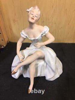New Vintage Wallendorf Seated Ballerina Figurine 1558 Germany