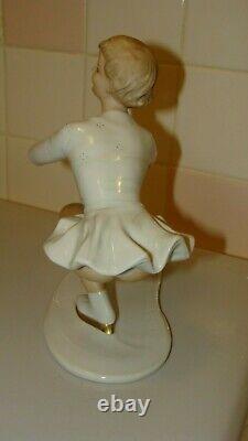 RARE Vintage WALLENDORF Ice Skating Figurine by Kurt Steiner #1822 Germany