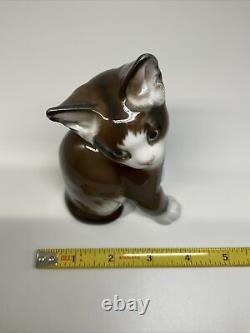 Rosenthal GERMANY Handpainted Figurine Brown & White SITTING CAT/KITTEN
