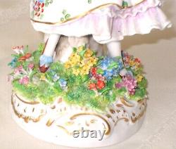 Sitzendorf Dresden German Vintage Lady Flower Seller Excellent Condition