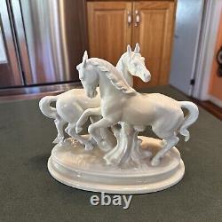 VTG. 1960's WHITE PORCELAIN WILD HORSES In Love FIGURINE GERMAN Pristine 11