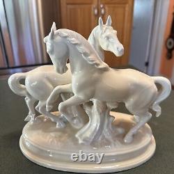 VTG. 1960's WHITE PORCELAIN WILD HORSES In Love FIGURINE GERMAN Pristine 11