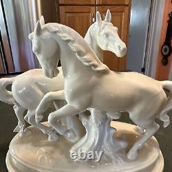 VTG. 1960's WHITE PORCELAIN WILD HORSES In Love FIGURINE GERMAN Pristine 11