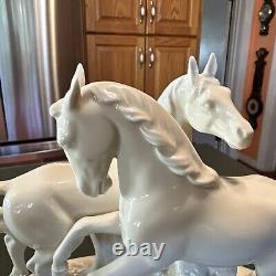 VTG. 1960's WHITE PORCELAIN WILD HORSES In Love FIGURINE GERMAN Pristine 11