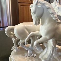 VTG. 1960's WHITE PORCELAIN WILD HORSES In Love FIGURINE GERMAN Pristine 11