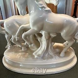 VTG. 1960's WHITE PORCELAIN WILD HORSES In Love FIGURINE GERMAN Pristine 11