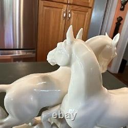 VTG. 1960's WHITE PORCELAIN WILD HORSES In Love FIGURINE GERMAN Pristine 11