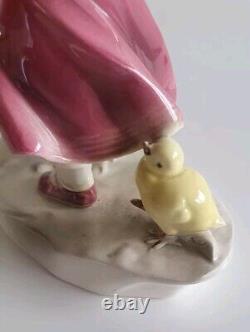 Vintage 1914 1945 Hertwig & Co. Katzhutte Figurine, Girl with Chicks