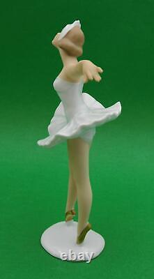 Vintage GERMAN Wallendorf BALLERINA Model 1755 22cm H Excellent