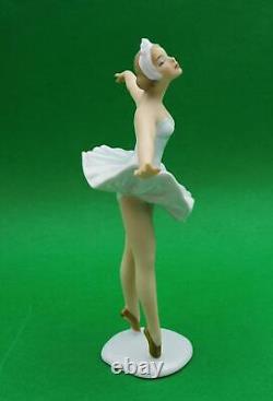 Vintage GERMAN Wallendorf BALLERINA Model 1755 22cm H Excellent