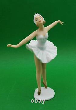 Vintage GERMAN Wallendorf BALLERINA Model 1755 22cm H Excellent