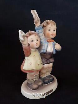 Vintage Goebel Germany Auf Wiedersehen porcelain figurine TMK 3, 5.5 inches