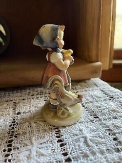 Vintage Goebel Hummel Figurine FEEDING TIME Hum 199 /0 W. Germany Rare