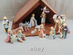 Vintage Goebel Hummel Nativity Set 13 Figurines & 1 Wood Creche Tmk 6 W. Germany
