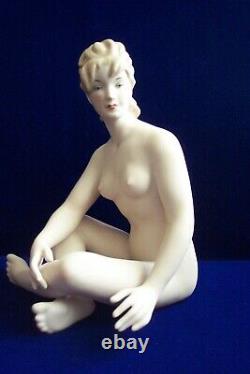 Vintage Wallendorf Figurine
