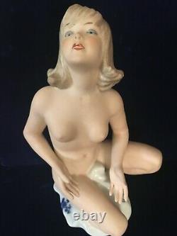 Vintage Wallendorf Figurine (Large)