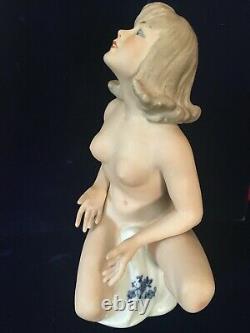 Vintage Wallendorf Figurine (Large)