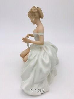 Vintage Wallendorf Germany Porcelain Figurine Sitting Lady Holding Fan 1590/i
