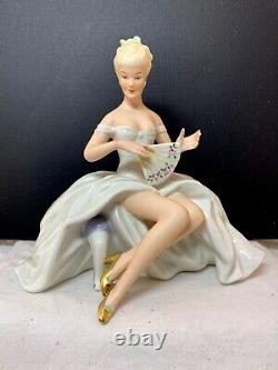 Vintage Wallendorf porcelain figurine Lady With a Fan 15x13.5cm Germany