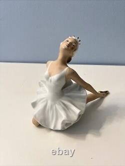 WALLENDORF SHAUBACH KUNST Germany Vintage Porcelain Ballerina Figure Swan Lake